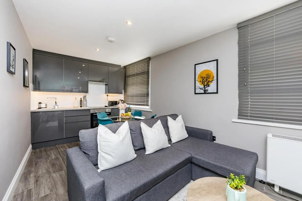 Top Floor Brighton City Apartment
