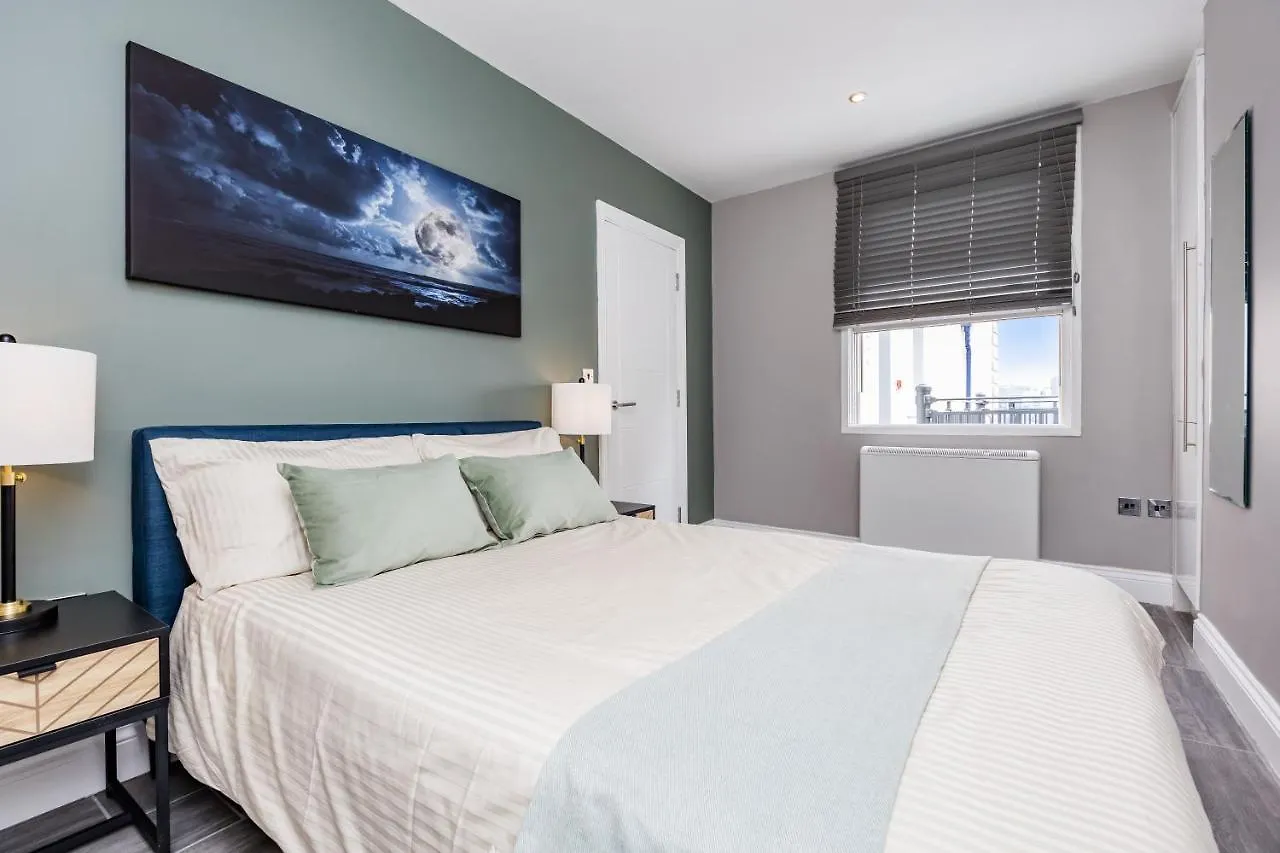 Top Floor Brighton City Apartment