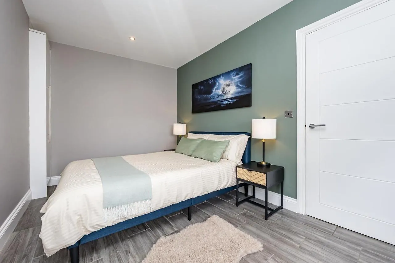 Top Floor Brighton City Apartment