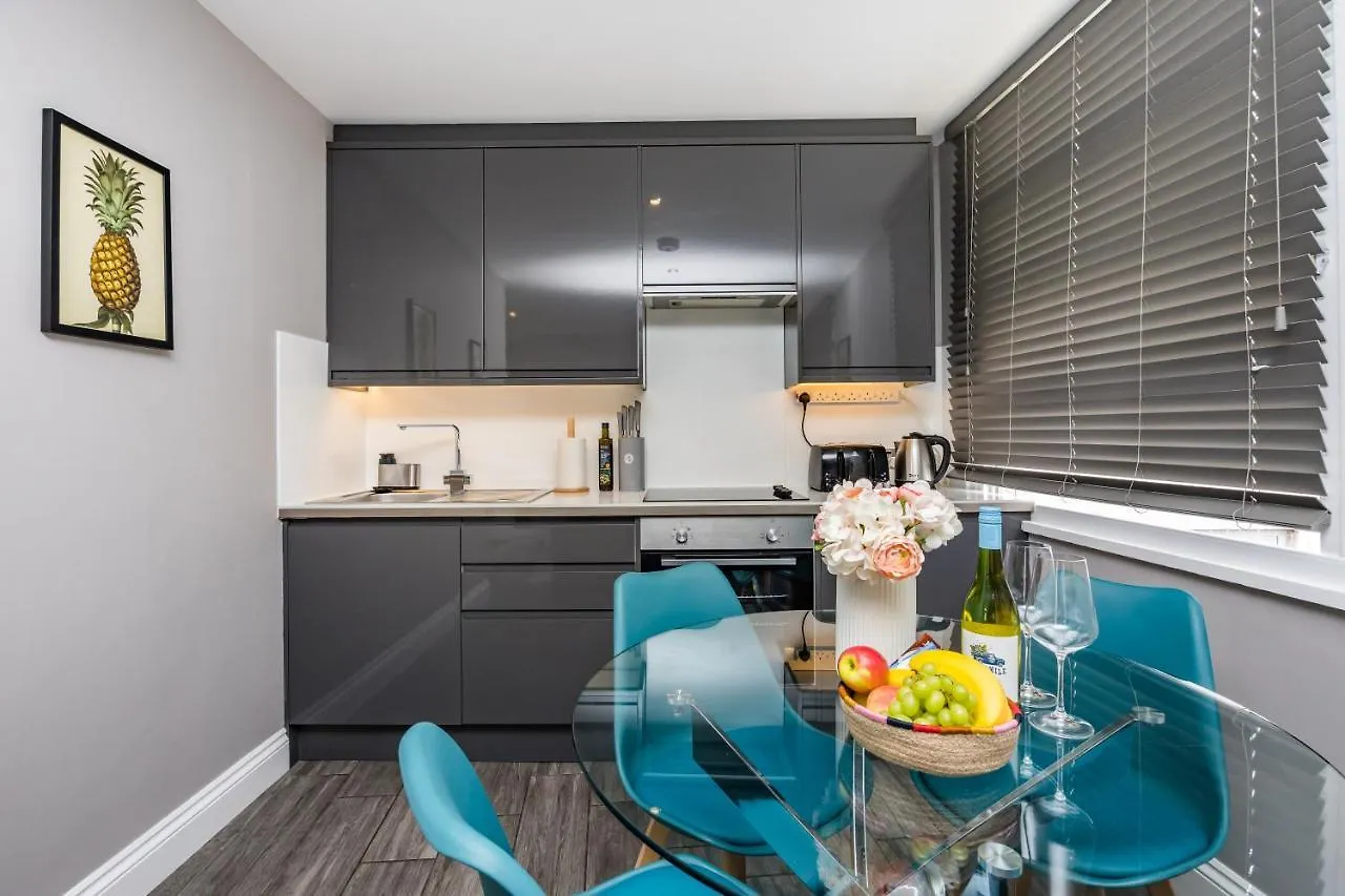Top Floor Brighton City Apartment