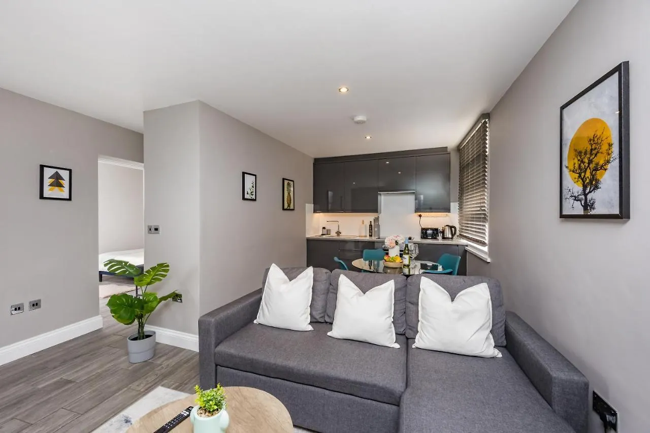 Top Floor Brighton City Apartment 0*,