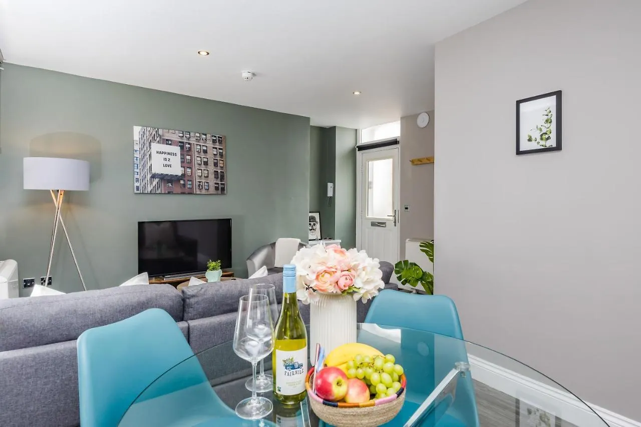 Top Floor Brighton City Apartment